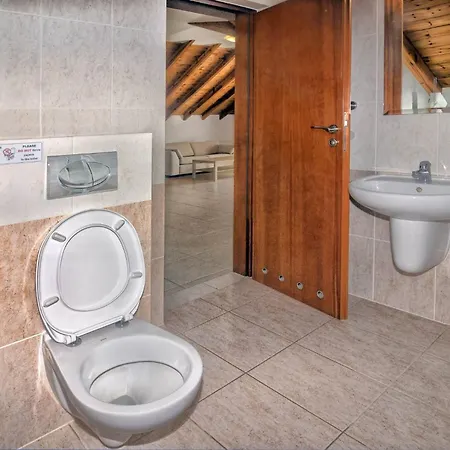 Incredible Large In Paphos Sleeps 14 Children Pool, Jacuzzi, Huge Garden * Polis