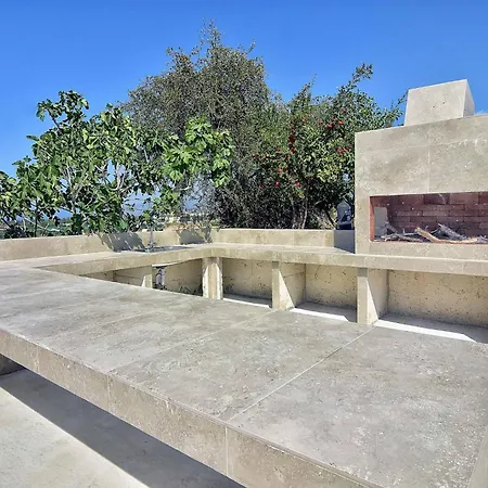 Incredible Large In Paphos Sleeps 14 Children Pool, Jacuzzi, Huge Garden