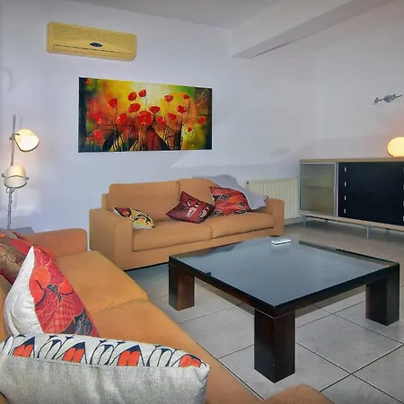 Villa Incredible Large In Paphos Sleeps 14 Children Pool, Jacuzzi, Huge Garden *