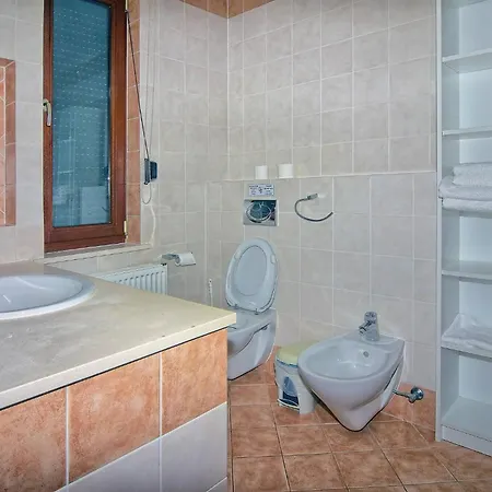 Villa Incredible Large In Paphos Sleeps 14 Children Pool, Jacuzzi, Huge Garden *