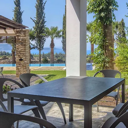 Villa Incredible Large In Paphos Sleeps 14 Children Pool, Jacuzzi, Huge Garden