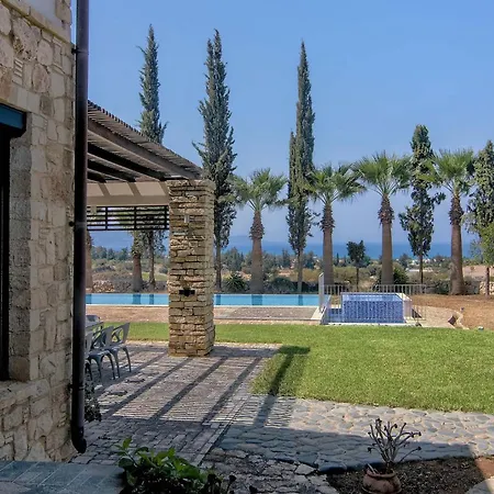 Incredible Large In Paphos Sleeps 14 Children Pool, Jacuzzi, Huge Garden Villa Polis