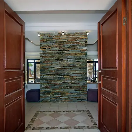 Incredible Large In Paphos Sleeps 14 Children Pool, Jacuzzi, Huge Garden *