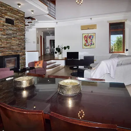 Villa Incredible Large In Paphos Sleeps 14 Children Pool, Jacuzzi, Huge Garden