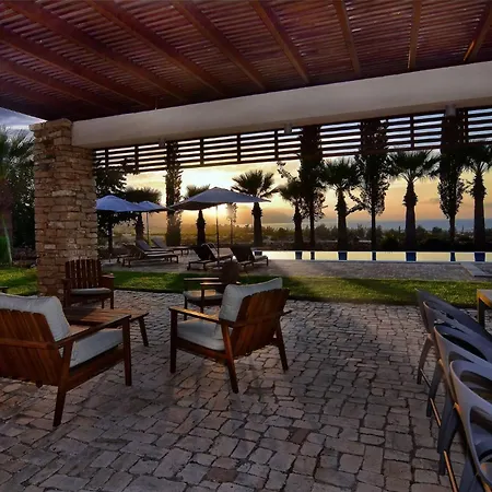 Incredible Large In Paphos Sleeps 14 Children Pool, Jacuzzi, Huge Garden Villa Polis