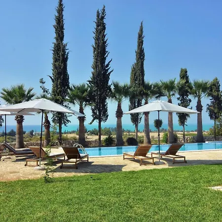 Incredible Large In Paphos Sleeps 14 Children Pool, Jacuzzi, Huge Garden Villa *