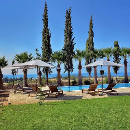 Incredible Large In Paphos Sleeps 14 Children Pool, Jacuzzi, Huge Garden * Polis