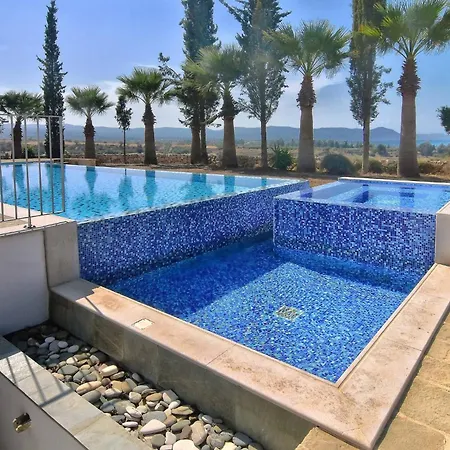 Incredible Large In Paphos Sleeps 14 Children Pool, Jacuzzi, Huge Garden Villa