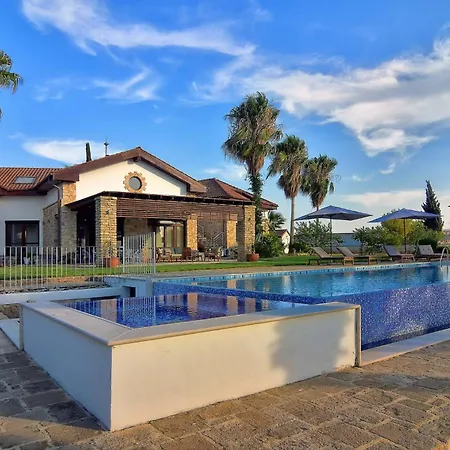 Incredible Large In Paphos Sleeps 14 Children Pool, Jacuzzi, Huge Garden