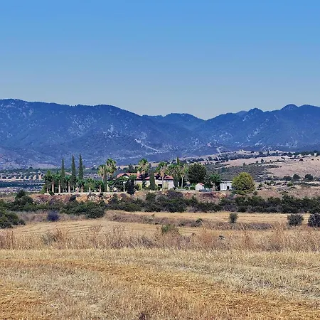 Incredible Large In Paphos Sleeps 14 Children Pool, Jacuzzi, Huge Garden Villa