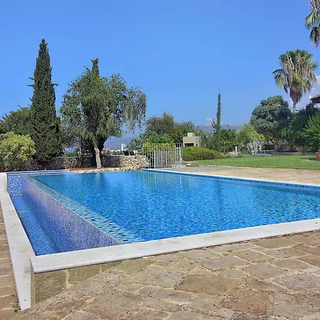 Incredible Large In Paphos Sleeps 14 Children Pool, Jacuzzi, Huge Garden * Полис