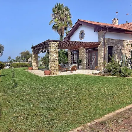 Incredible Large In Paphos Sleeps 14 Children Pool, Jacuzzi, Huge Garden