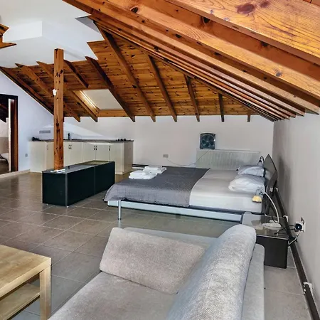 Incredible Large In Paphos Sleeps 14 Children Pool, Jacuzzi, Huge Garden Villa Polis