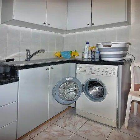 Вилла Incredible Large In Paphos Sleeps 14 Children Pool, Jacuzzi, Huge Garden Полис