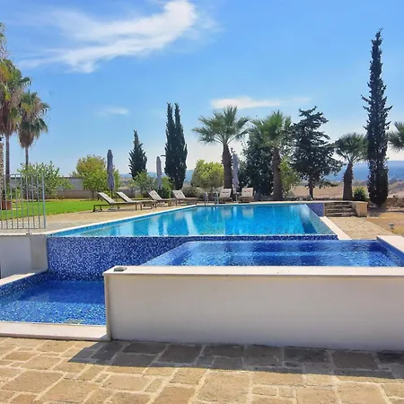 Incredible Large In Paphos Sleeps 14 Children Pool, Jacuzzi, Huge Garden Polis