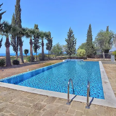 Incredible Large In Paphos Sleeps 14 Children Pool, Jacuzzi, Huge Garden Villa