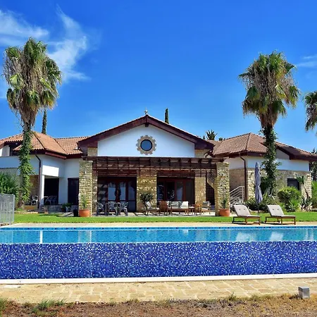 Incredible Large In Paphos Sleeps 14 Children Pool, Jacuzzi, Huge Garden Вилла *