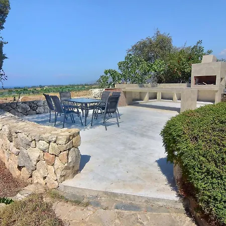 Incredible Large In Paphos Sleeps 14 Children Pool, Jacuzzi, Huge Garden *
