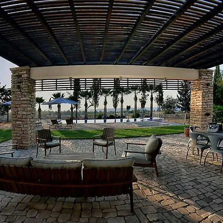 Incredible Large In Paphos Sleeps 14 Children Pool, Jacuzzi, Huge Garden Villa Polis