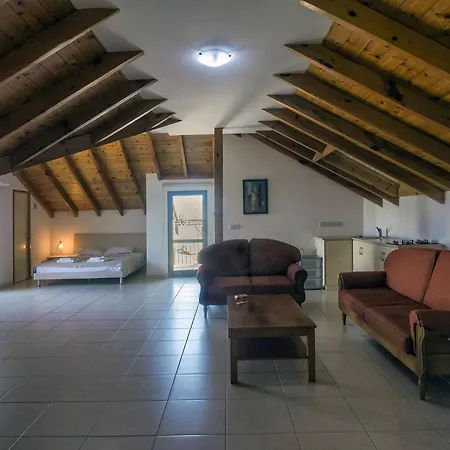 Incredible Large In Paphos Sleeps 14 Children Pool, Jacuzzi, Huge Garden