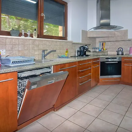 Villa Incredible Large In Paphos Sleeps 14 Children Pool, Jacuzzi, Huge Garden Polis