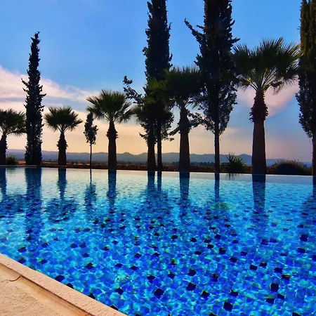 Incredible Large In Paphos Sleeps 14 Children Pool, Jacuzzi, Huge Garden *