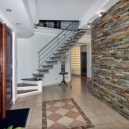 Villa Incredible Large In Paphos Sleeps 14 Children Pool, Jacuzzi, Huge Garden *