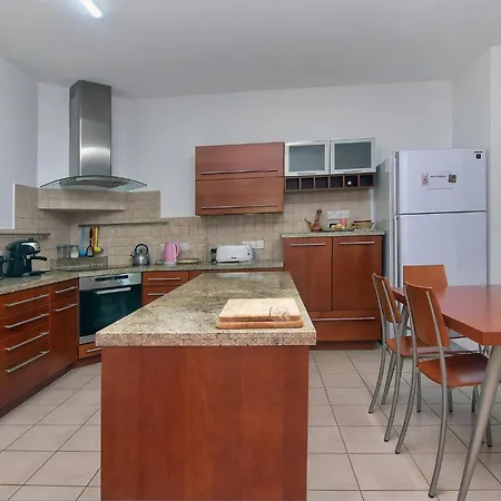 Incredible Large In Paphos Sleeps 14 Children Pool, Jacuzzi, Huge Garden Villa *