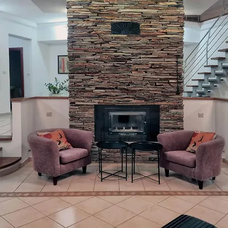 Incredible Large In Paphos Sleeps 14 Children Pool, Jacuzzi, Huge Garden *