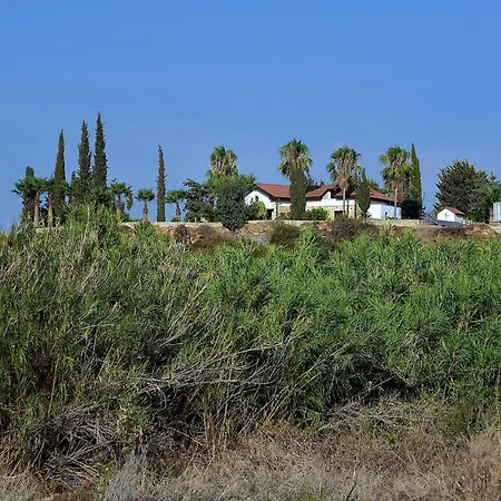 Incredible Large In Paphos Sleeps 14 Children Pool, Jacuzzi, Huge Garden Полис