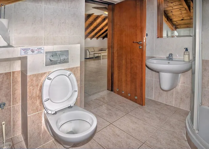 Incredible Large In Paphos Sleeps 14 Children Pool, Jacuzzi, Huge Garden * Polis