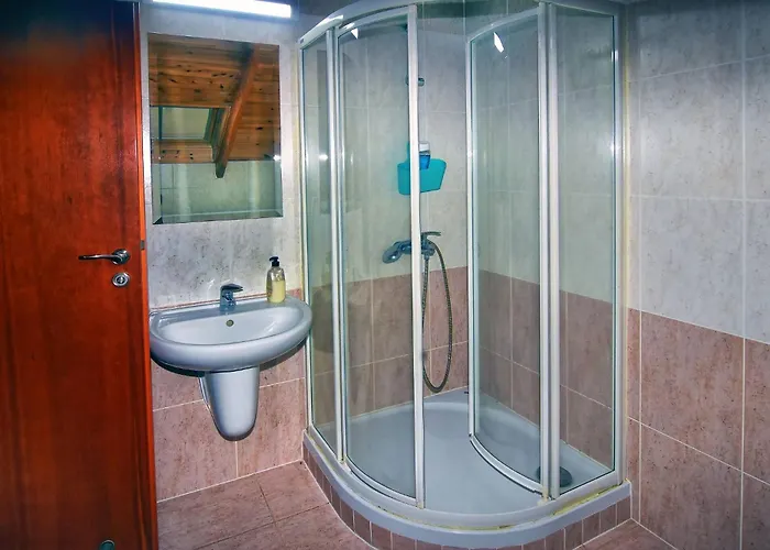 Incredible Large In Paphos Sleeps 14 Children Pool, Jacuzzi, Huge Garden * Polis