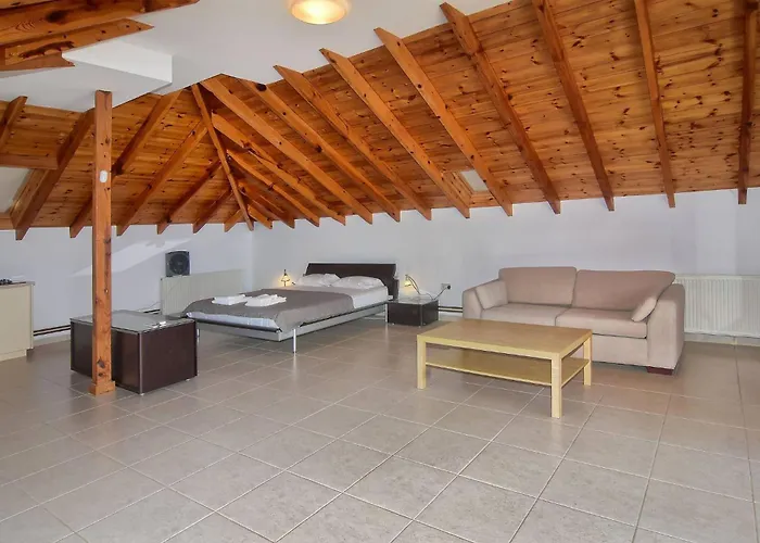 Incredible Large In Paphos Sleeps 14 Children Pool, Jacuzzi, Huge Garden * Polis