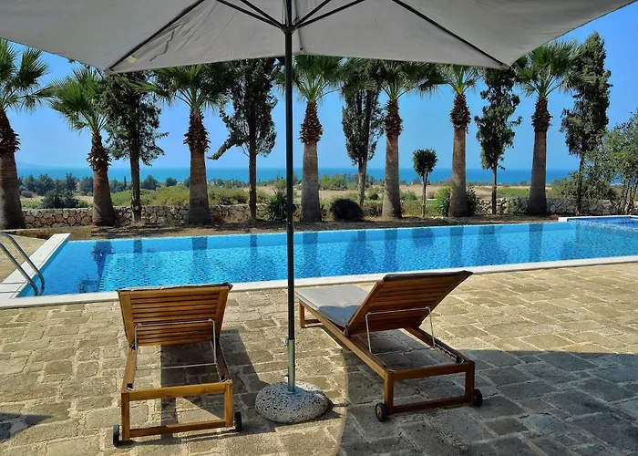 Incredible Large In Paphos Sleeps 14 Children Pool, Jacuzzi, Huge Garden