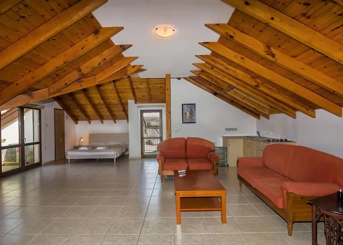 Incredible Large In Paphos Sleeps 14 Children Pool, Jacuzzi, Huge Garden Vila *