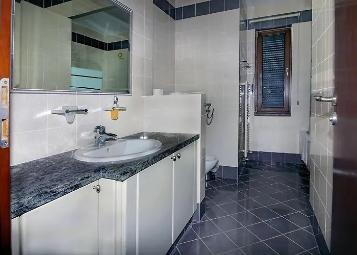 Incredible Large In Paphos Sleeps 14 Children Pool, Jacuzzi, Huge Garden *