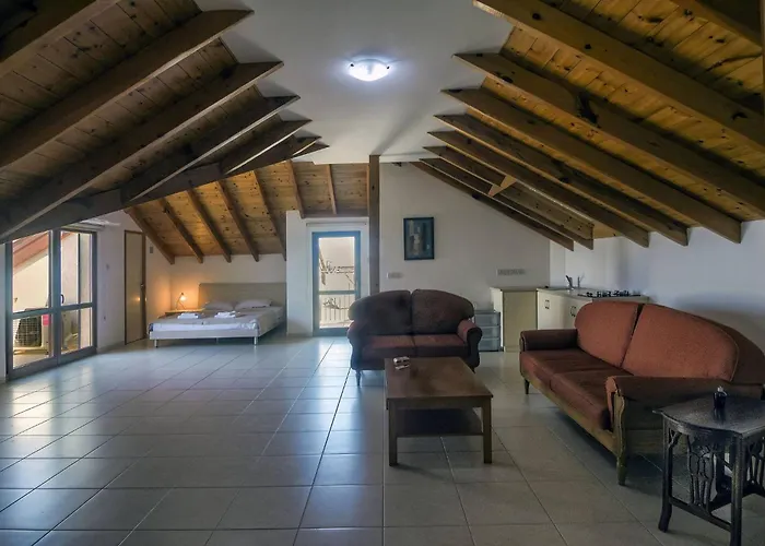 Incredible Large In Paphos Sleeps 14 Children Pool, Jacuzzi, Huge Garden