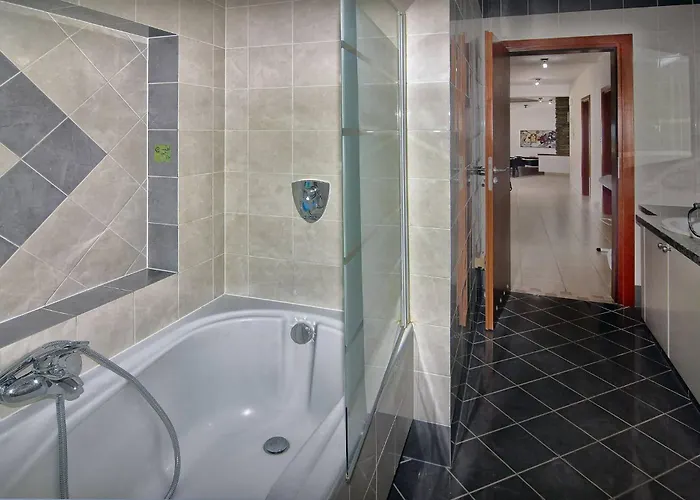 Incredible Large In Paphos Sleeps 14 Children Pool, Jacuzzi, Huge Garden Vila *