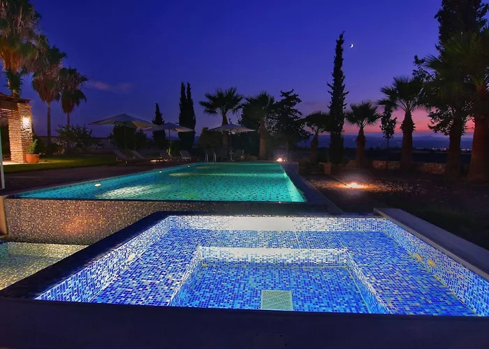 Incredible Large In Paphos Sleeps 14 Children Pool, Jacuzzi, Huge Garden * Polis