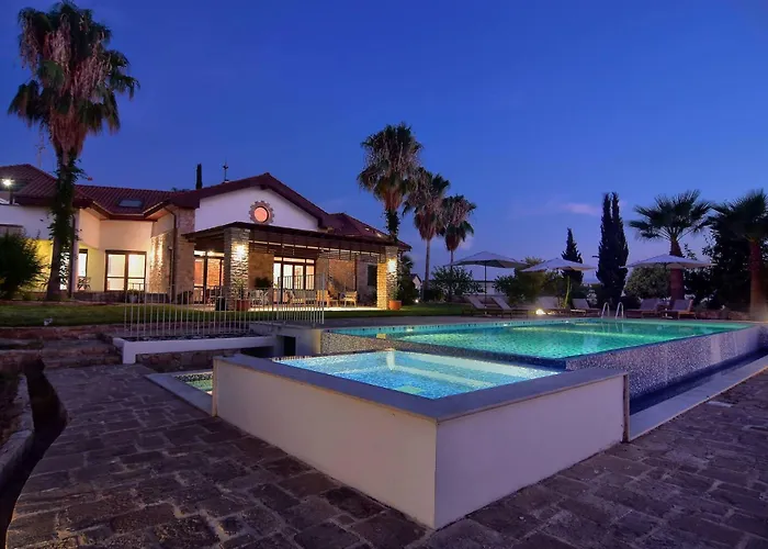 Incredible Large In Paphos Sleeps 14 Children Pool, Jacuzzi, Huge Garden Vila *