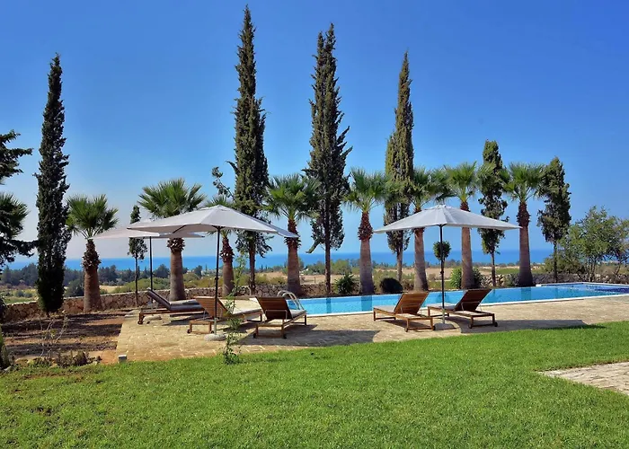 Incredible Large In Paphos Sleeps 14 Children Pool, Jacuzzi, Huge Garden * Polis