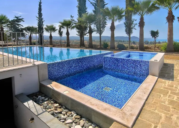 Incredible Large In Paphos Sleeps 14 Children Pool, Jacuzzi, Huge Garden Vila